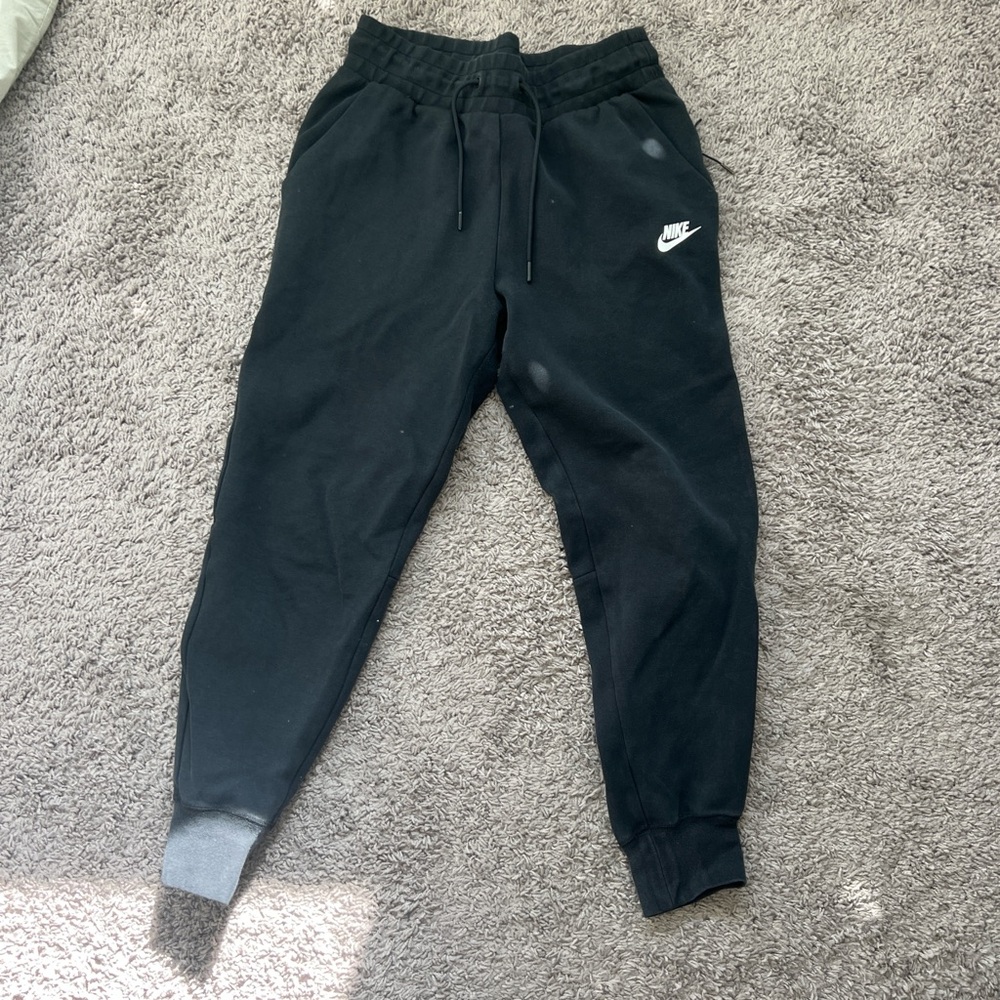 black nike joggers